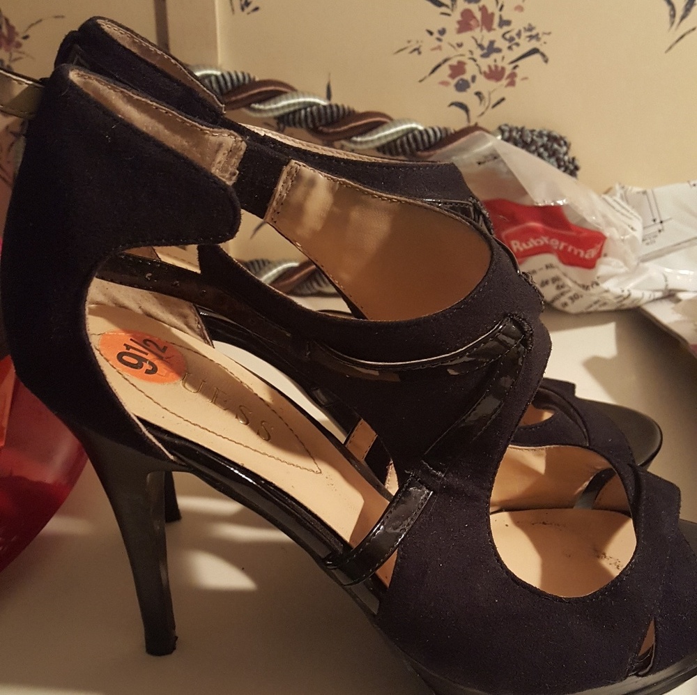 PRICE BREAK! Black GUESS shoes